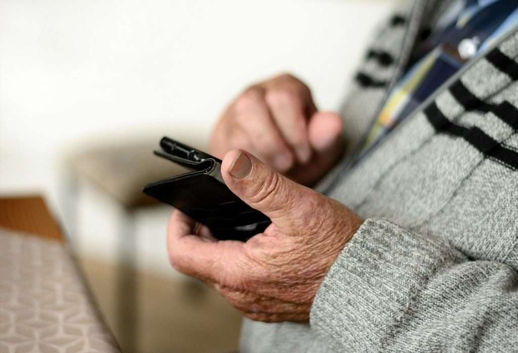 ventajas de los telefonos moviles para personas mayores 1
